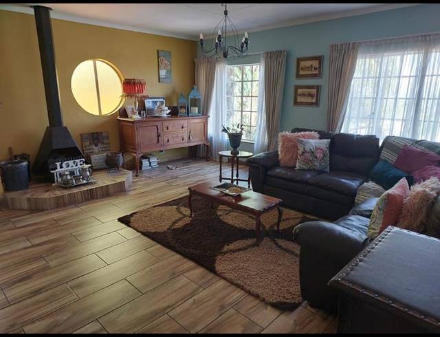 4 BEDROOM HOUSE FOR SALE IN SUIDERBERG